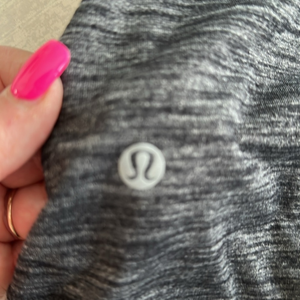Lululemon Run For Gold Tank Size 2 Gray Black - Picture 4 of 7